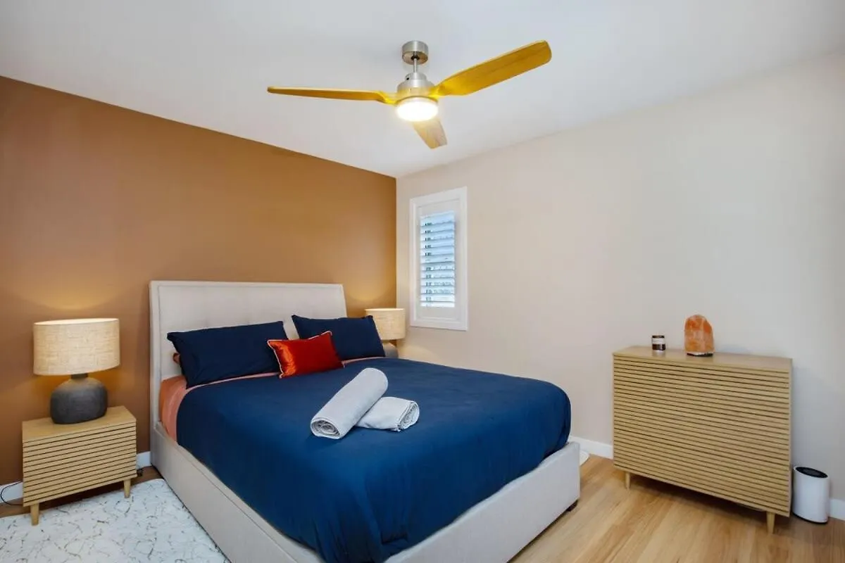 1 Bedroom Gem With Aircon Stroll To *