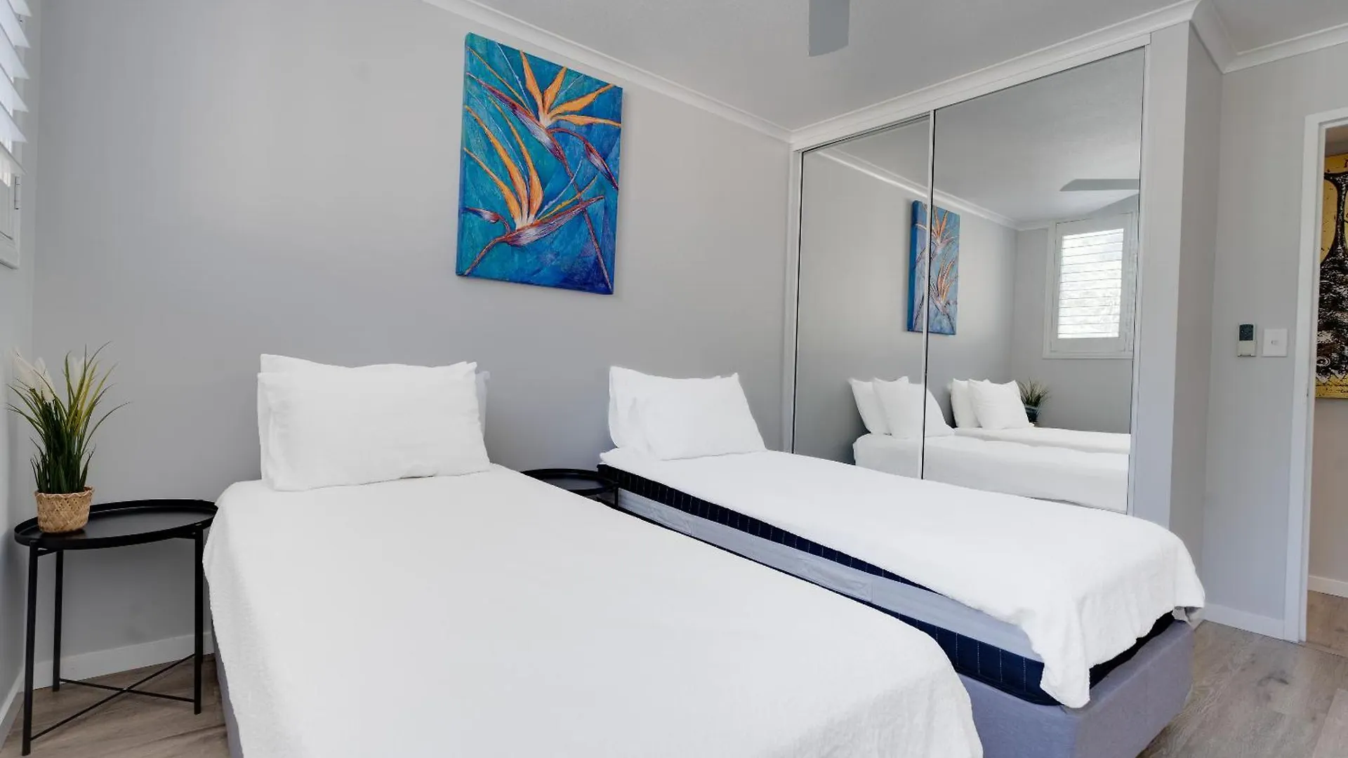 Coastal Views Await - Luxurious 2br Retreat * Gold Coast