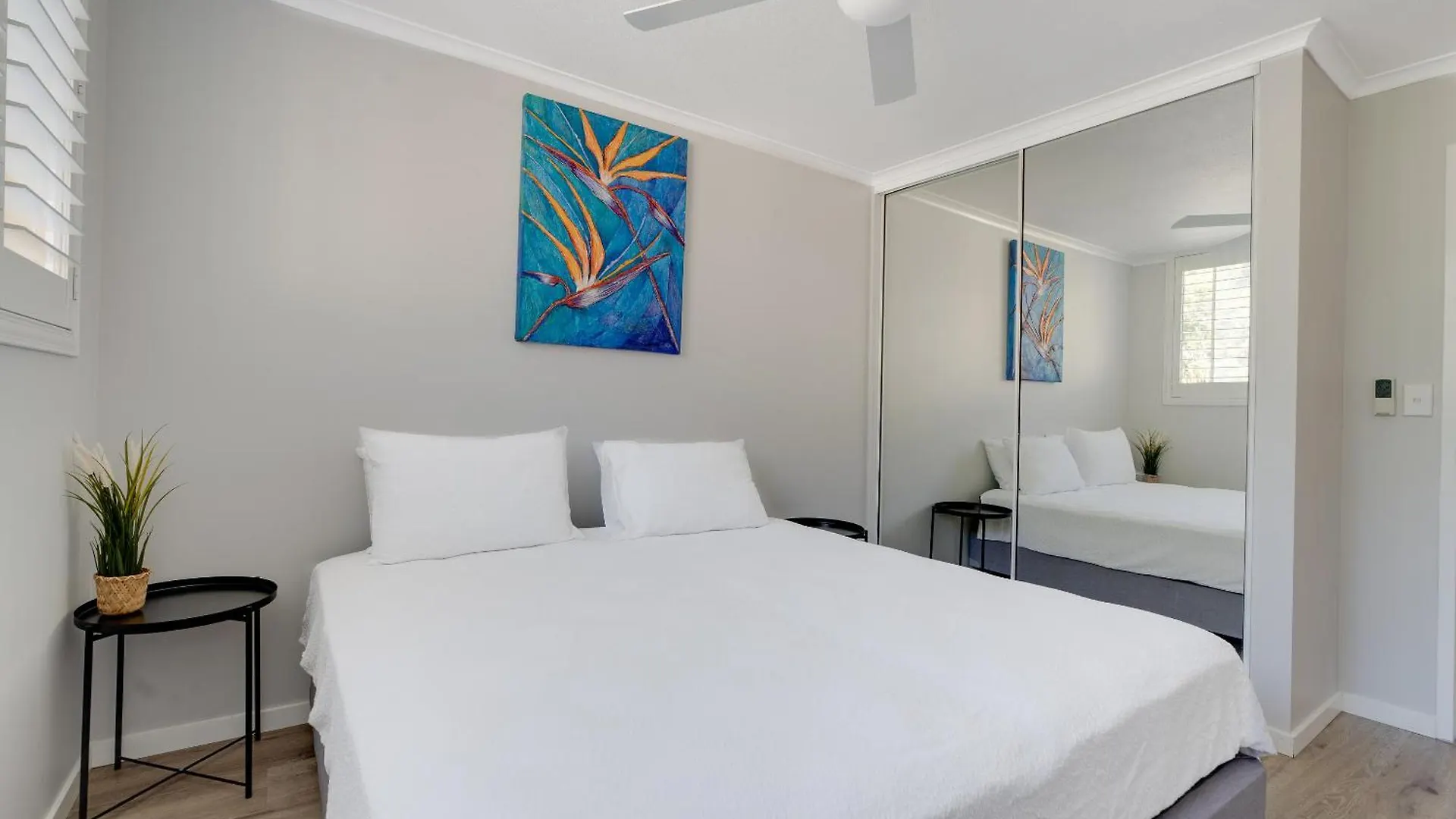 Coastal Views Await - Luxurious 2br Retreat Gold Coast