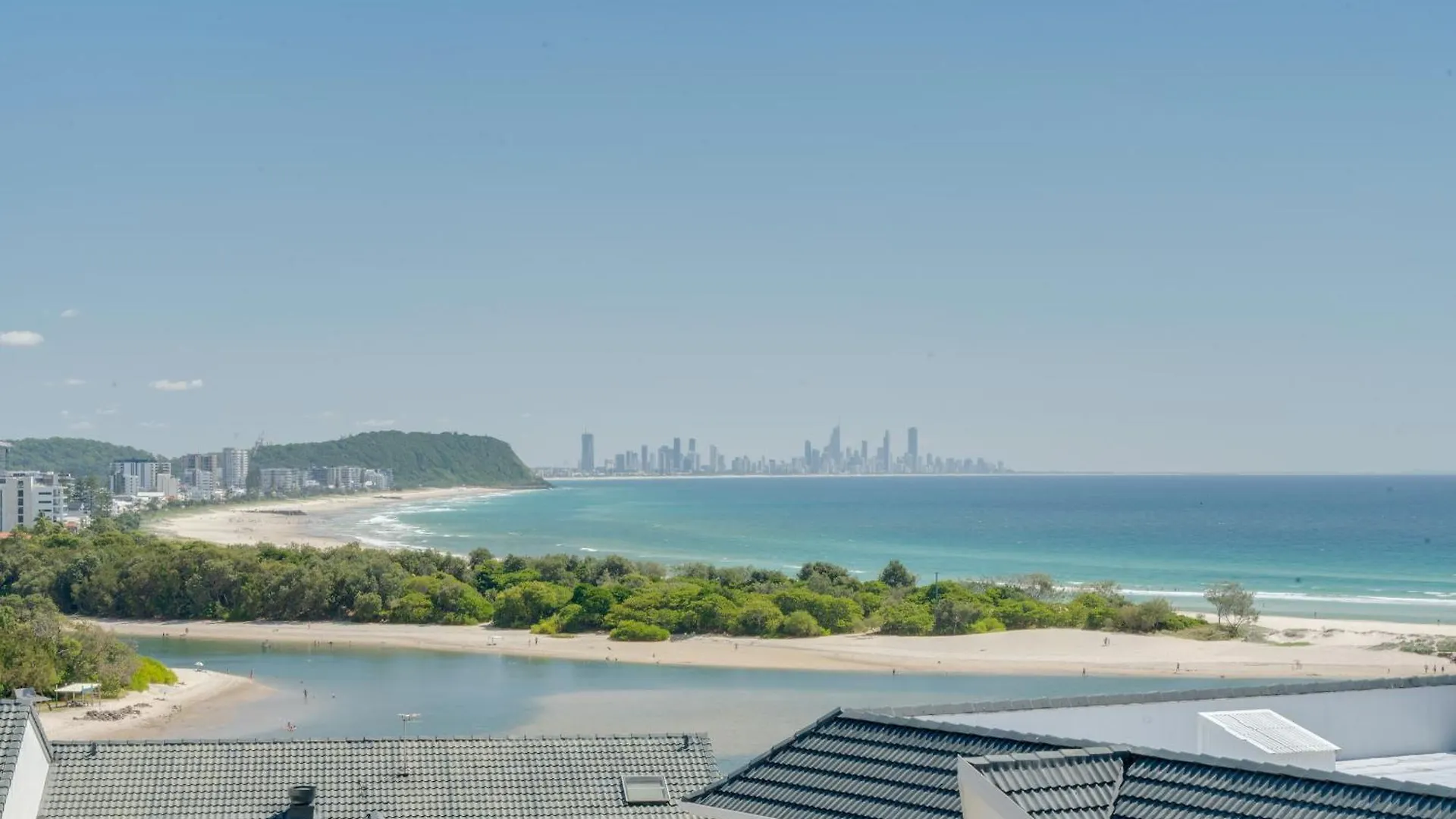 Coastal Views Await - Luxurious 2br Retreat * Gold Coast