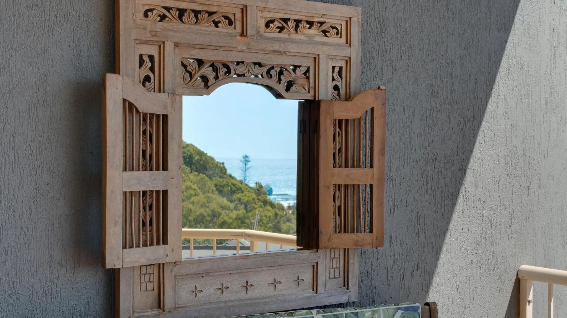 Apartment Coastal Views Await - Luxurious 2br Retreat *