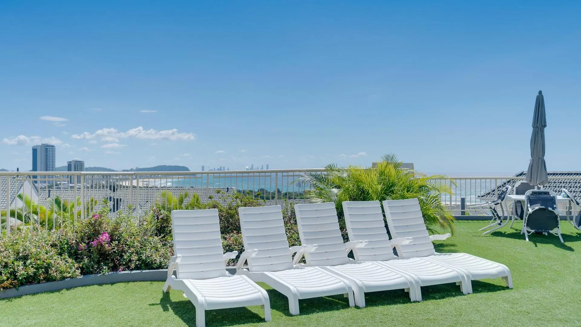Apartment Coastal Views Await - Luxurious 2br Retreat Gold Coast