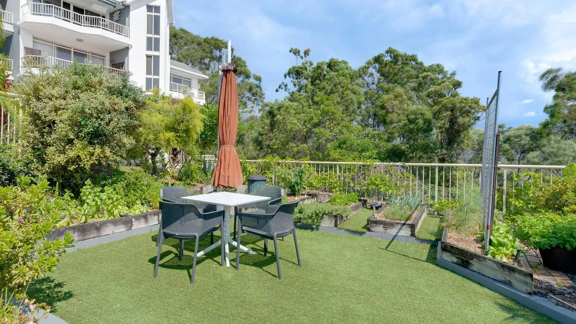 Coastal Views Await - Luxurious 2br Retreat * Gold Coast