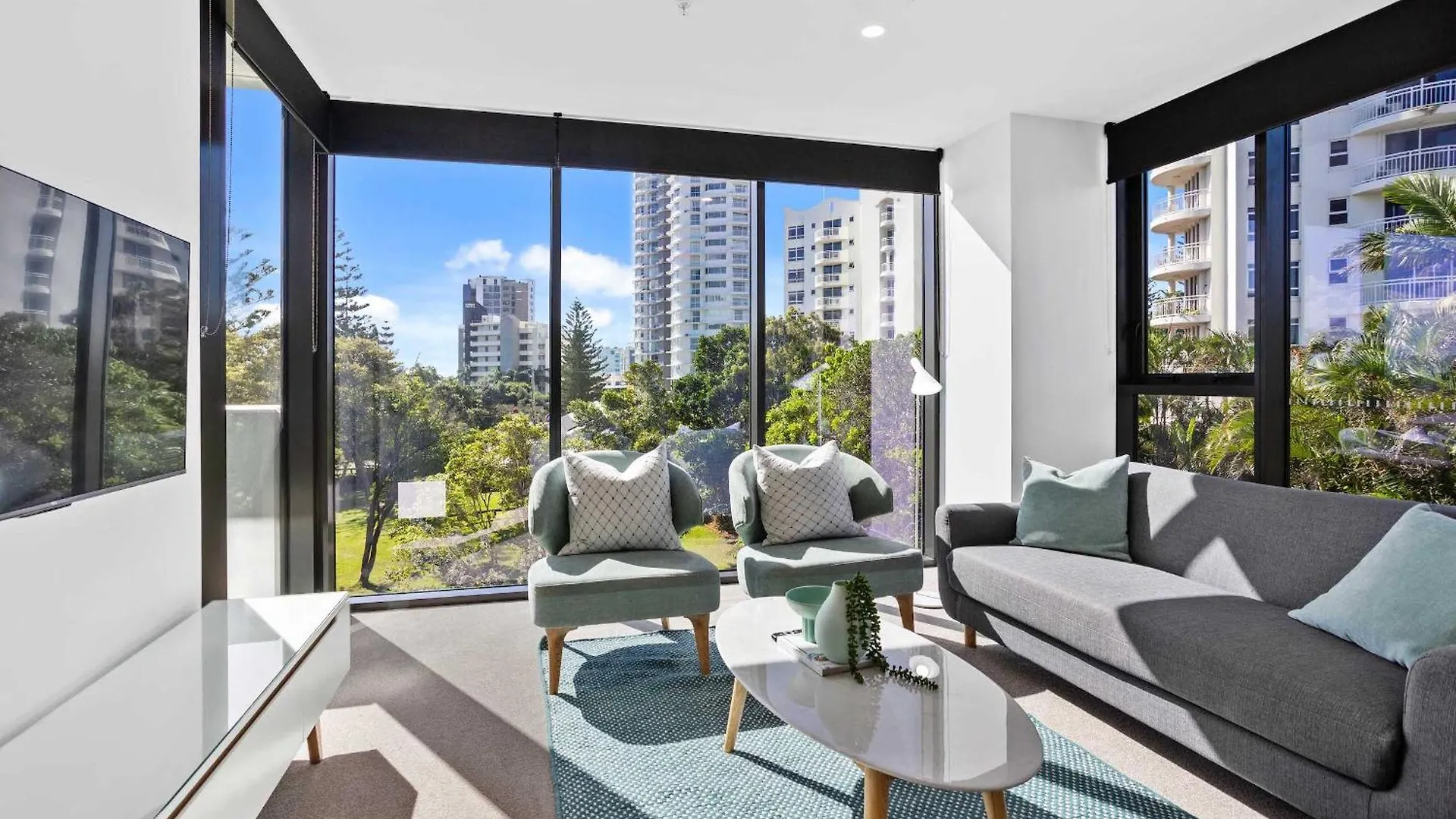 2 Bedroom Luxury In Burleigh Heads!