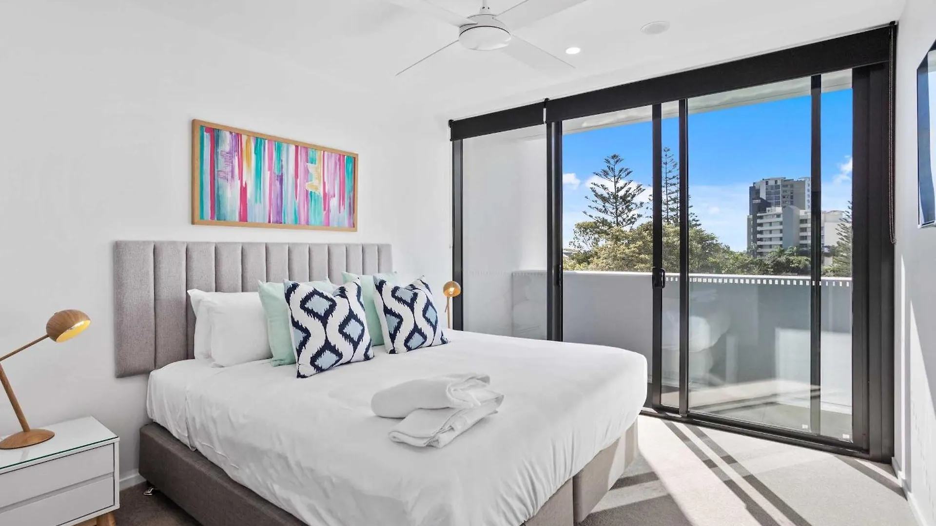 2 Bedroom Luxury In Burleigh Heads! Apartment