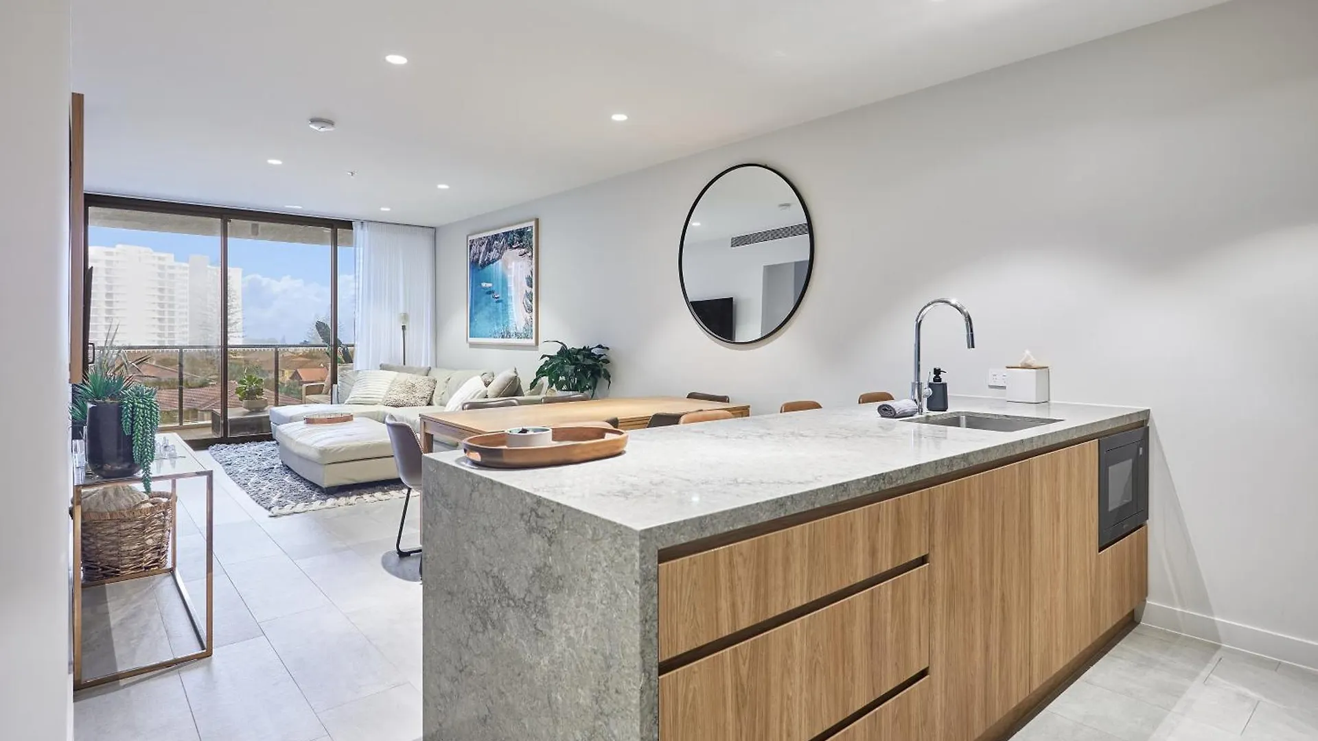 Oceanview Luxury Broadbeach 2 Bedroom Apartment *