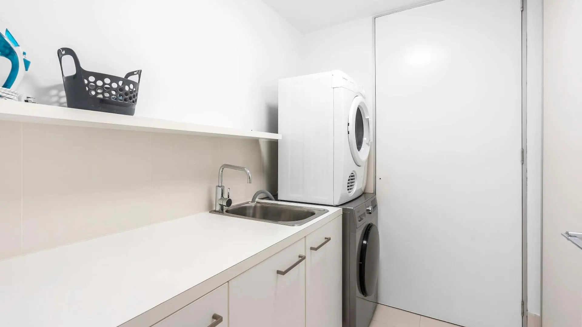 Apartment Q Tower In Surfers Paradise - From Level 3 - Self Contained & Privately Managed - Wow *