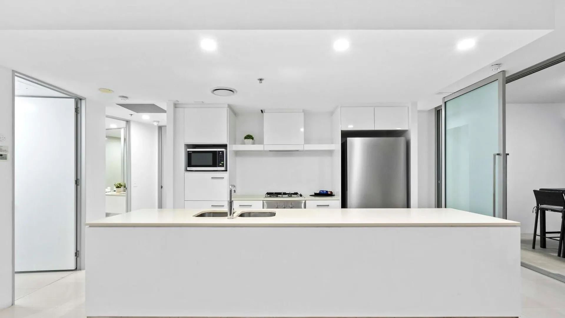 Q Tower In Surfers Paradise - From Level 3 - Self Contained & Privately Managed - Wow Gold Coast