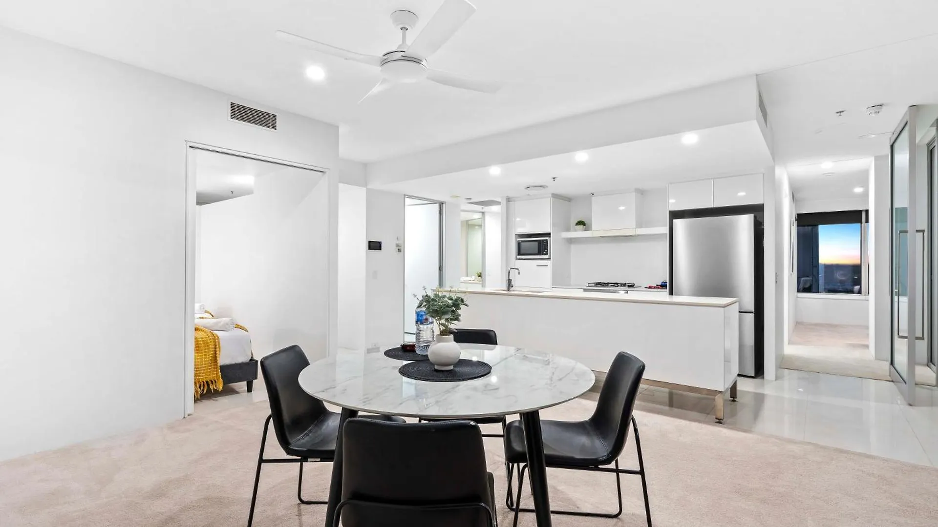 Q Tower In Surfers Paradise - From Level 3 - Self Contained & Privately Managed - Wow Gold Coast