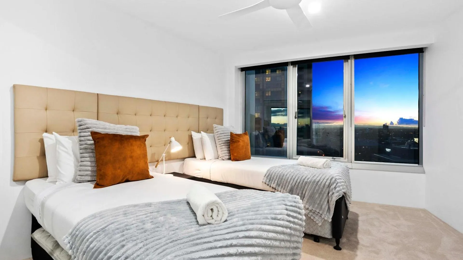 Apartment Q Tower In Surfers Paradise - From Level 3 - Self Contained & Privately Managed - Wow Gold Coast