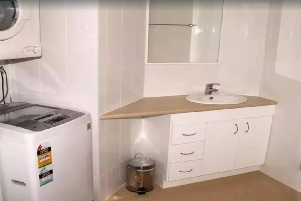 Apartment Comfy Unit In Palm Gables Palm Beach! *
