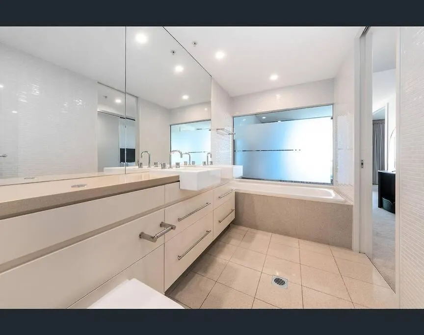 Luxury Wave Broadbeach 2302