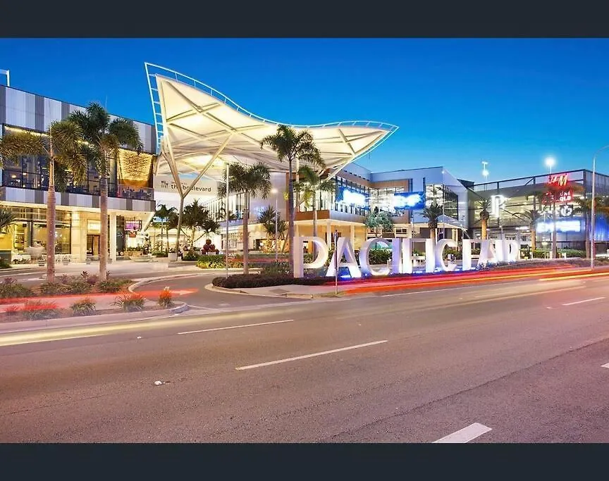 Luxury Wave Broadbeach 2302 *