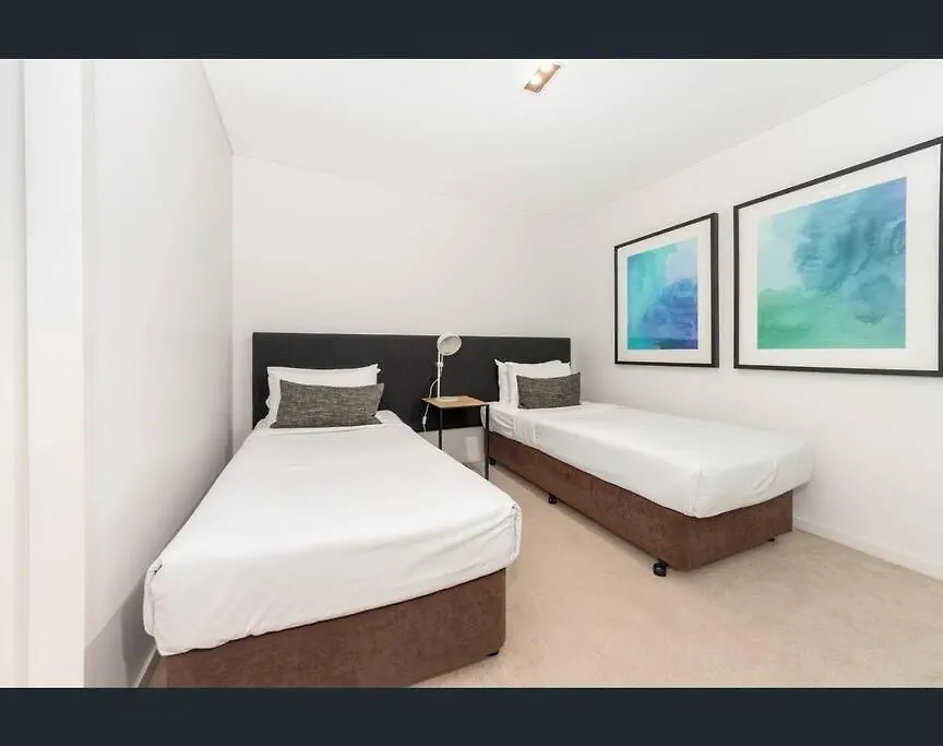 Luxury Wave Broadbeach 2302
