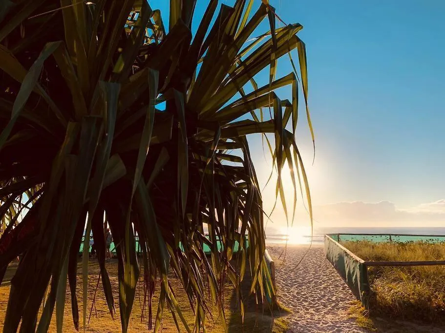 Luxury Wave Broadbeach 2302 Apartment *