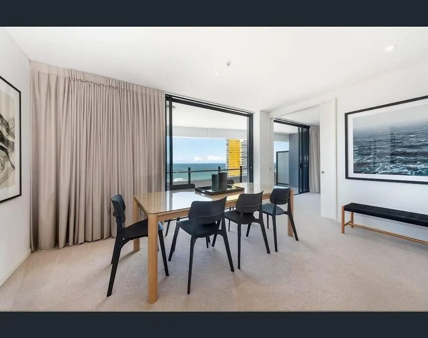 Luxury Wave Broadbeach 2302