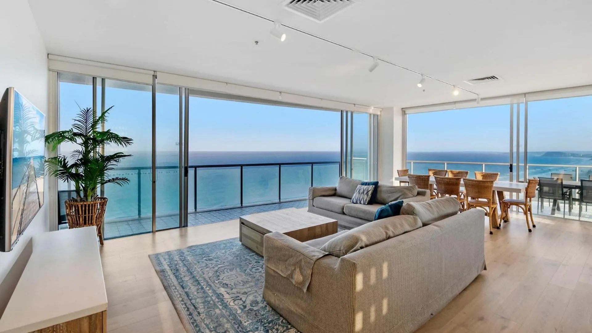 Air On Broadbeach 2 Level Private - Coasthm