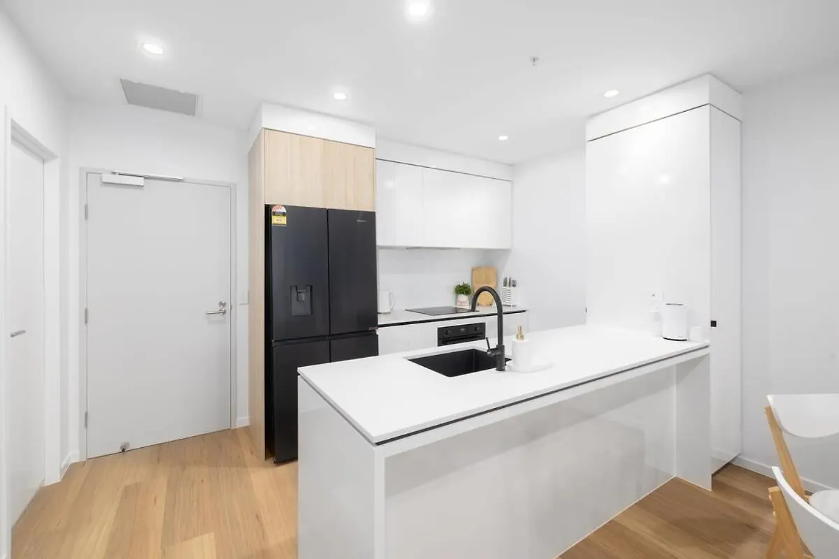 Brand New 2br Near Surf' Paradise Free Parking Apartment Gold Coast