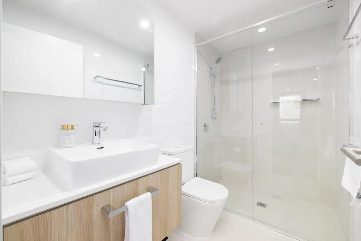 Brand New 2br Near Surf' Paradise Free Parking Apartment Gold Coast