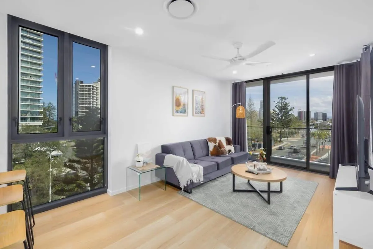 New 2br Prime Loc Stone's Throw From Train Stn * Gold Coast