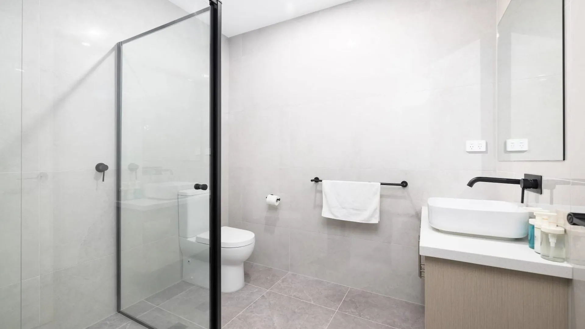 Netflix Brand New 4br Fast Nbn Ac Free Parking * Gold Coast