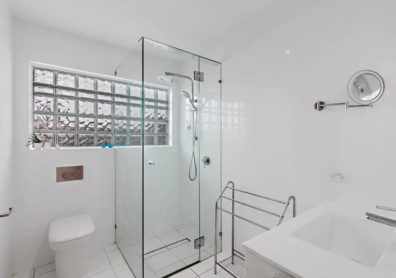 Broadbeach Casa Waterfront With Pier-enjoy Fishing On Vacation