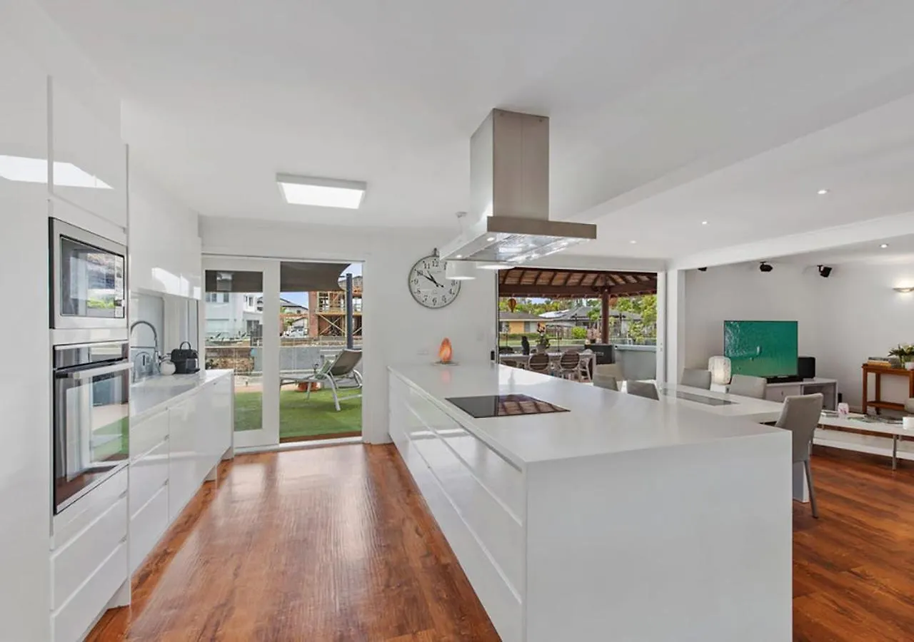 Broadbeach Casa Waterfront With Pier-enjoy Fishing On Vacation * Gold Coast