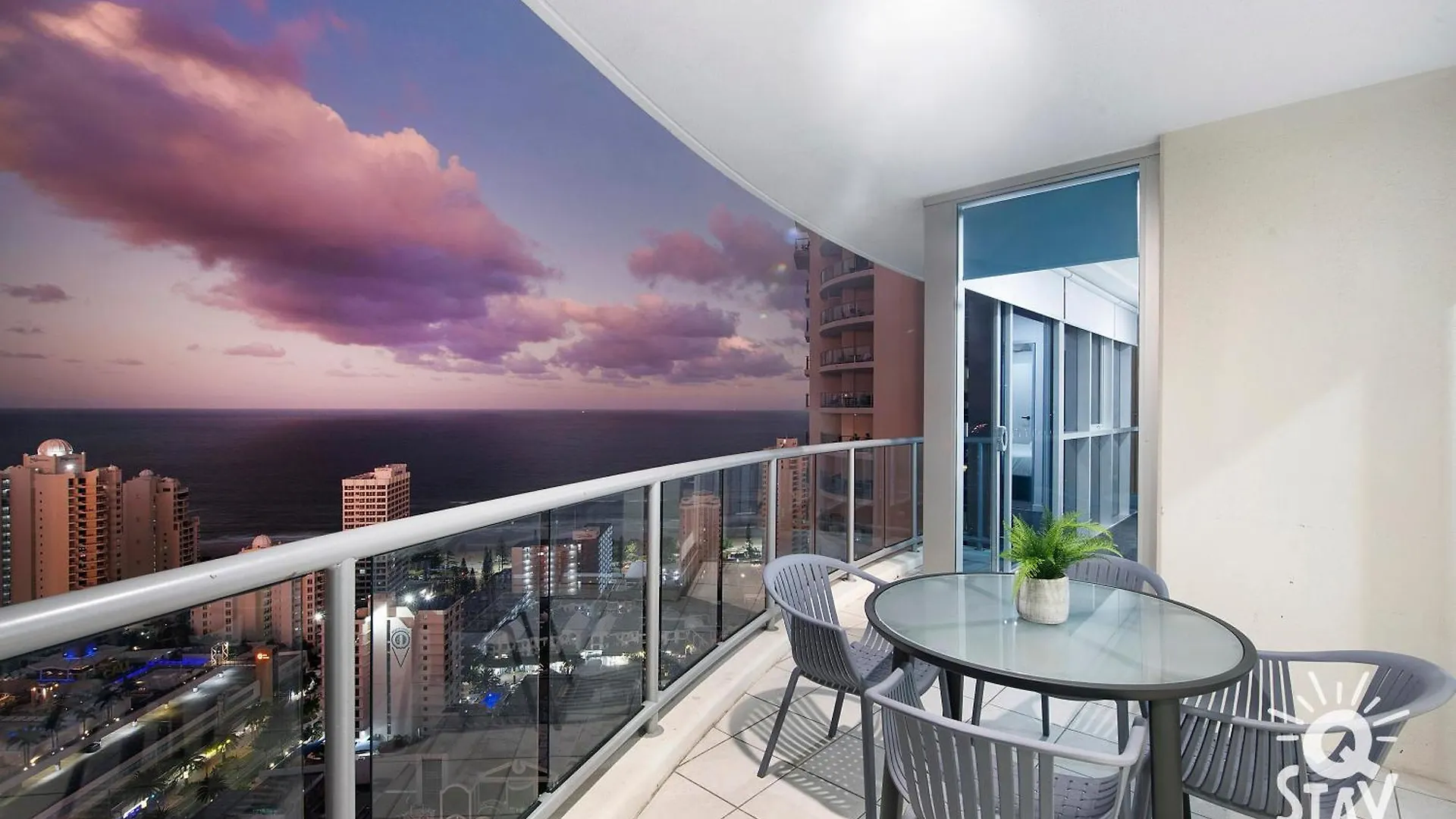 Chevron Renaissance Surfers Paradise Mid Week Madness Deal - Q