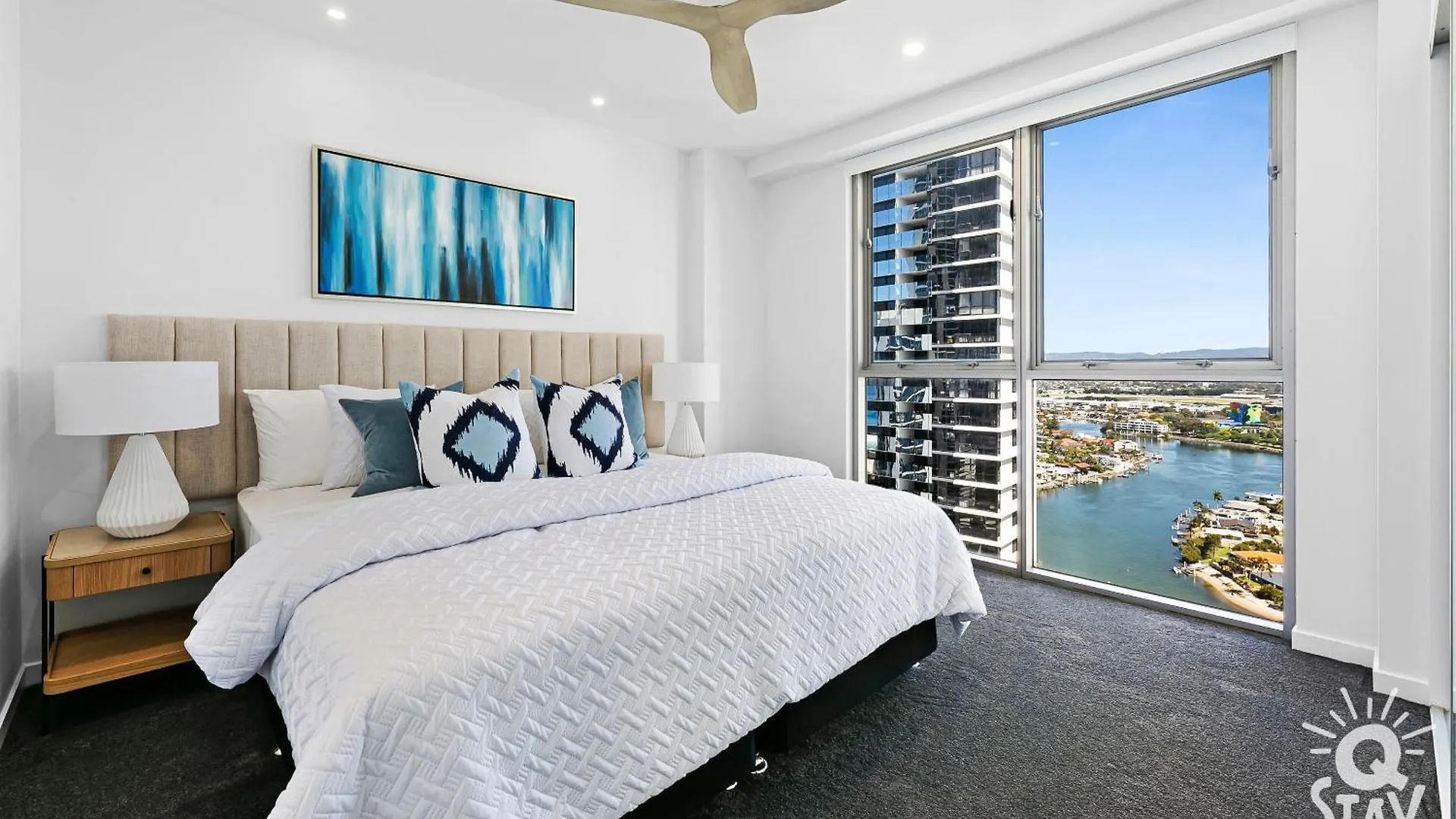 Apartment Chevron Renaissance Surfers Paradise Mid Week Madness Deal - Q Gold Coast
