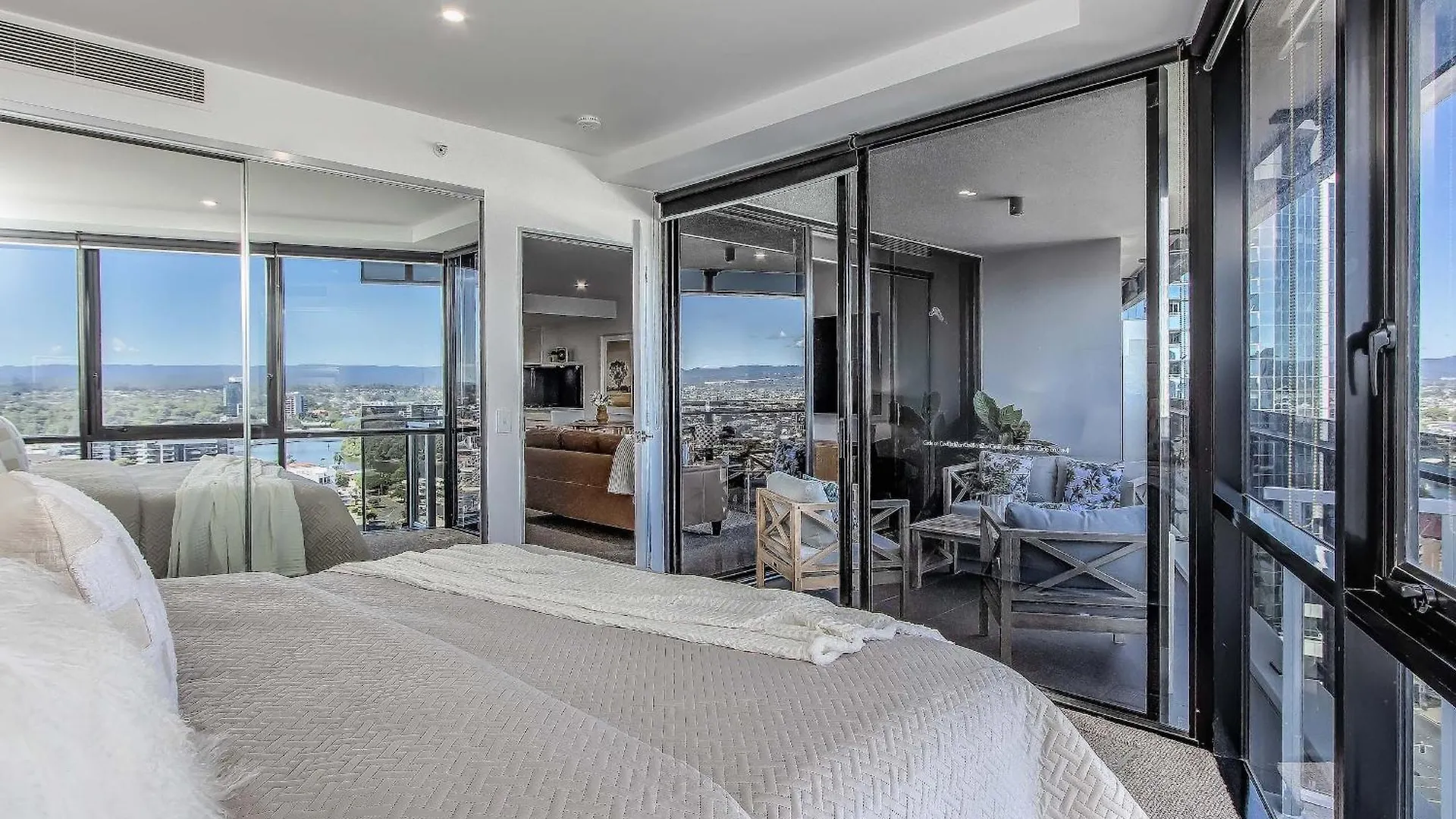 Circle On Cavill - Hosted By Coastal Letting Gold Coast