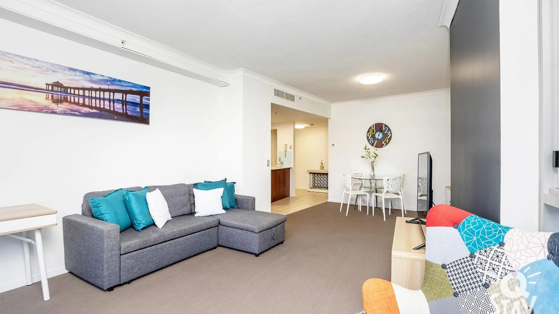 Apartment Chevron Renaissance Surfers Paradise Mid Week Madness Deal - Q *