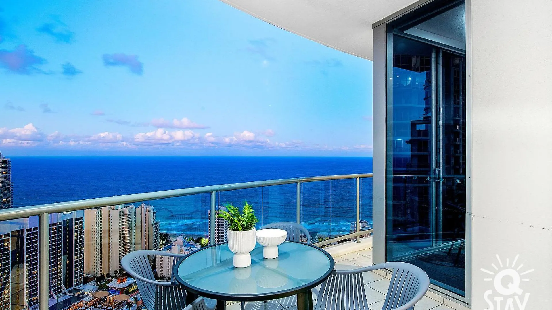 Chevron Renaissance Surfers Paradise Mid Week Madness Deal - Q