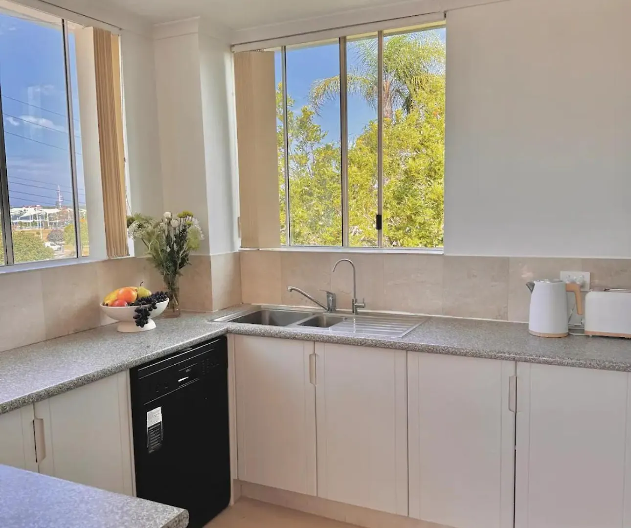 Penthouse With Private Rooftop On The Broadwater