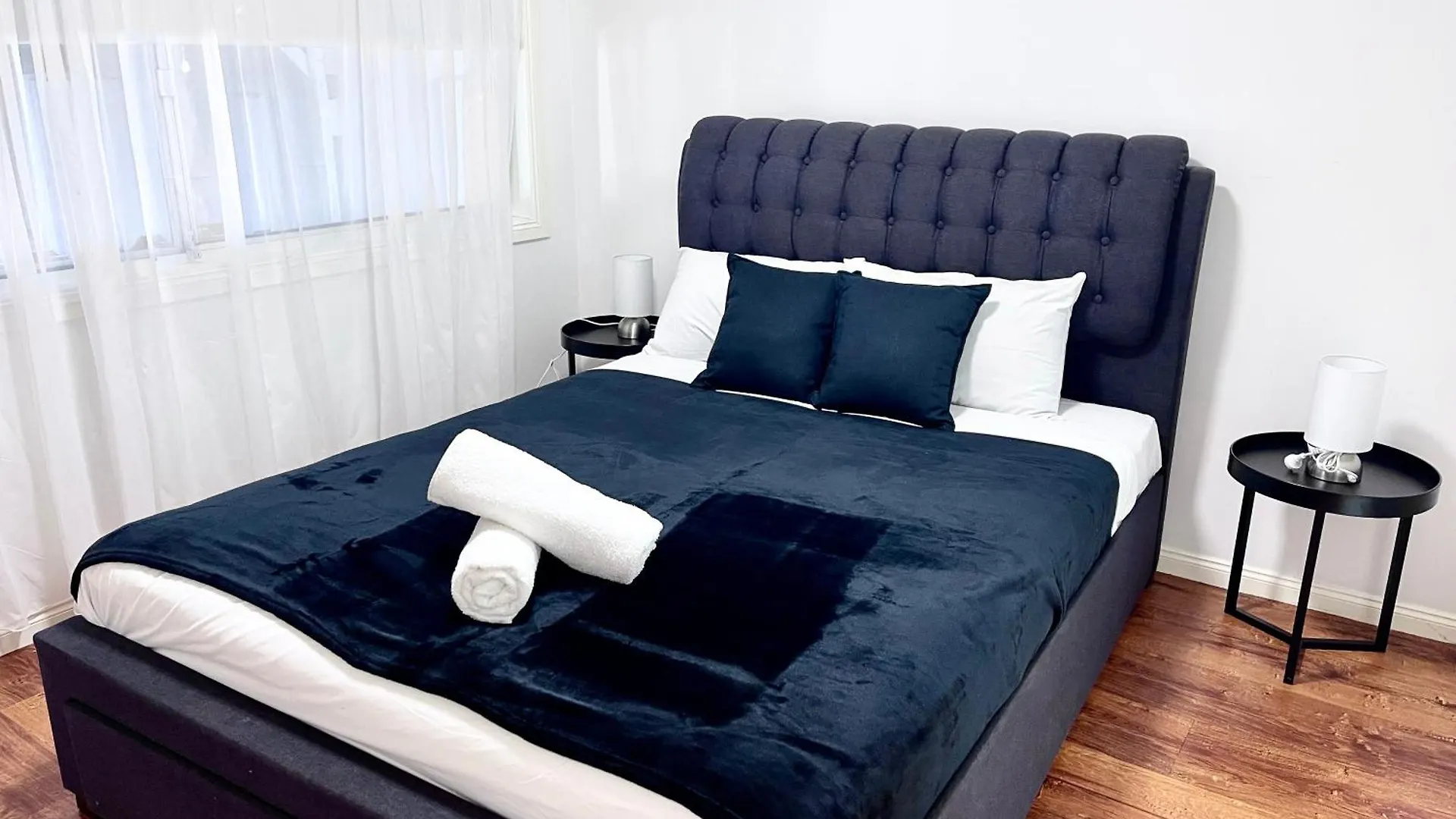 Villa Broadbeach Casa Waterfront With Pier-enjoy Fishing On Vacation