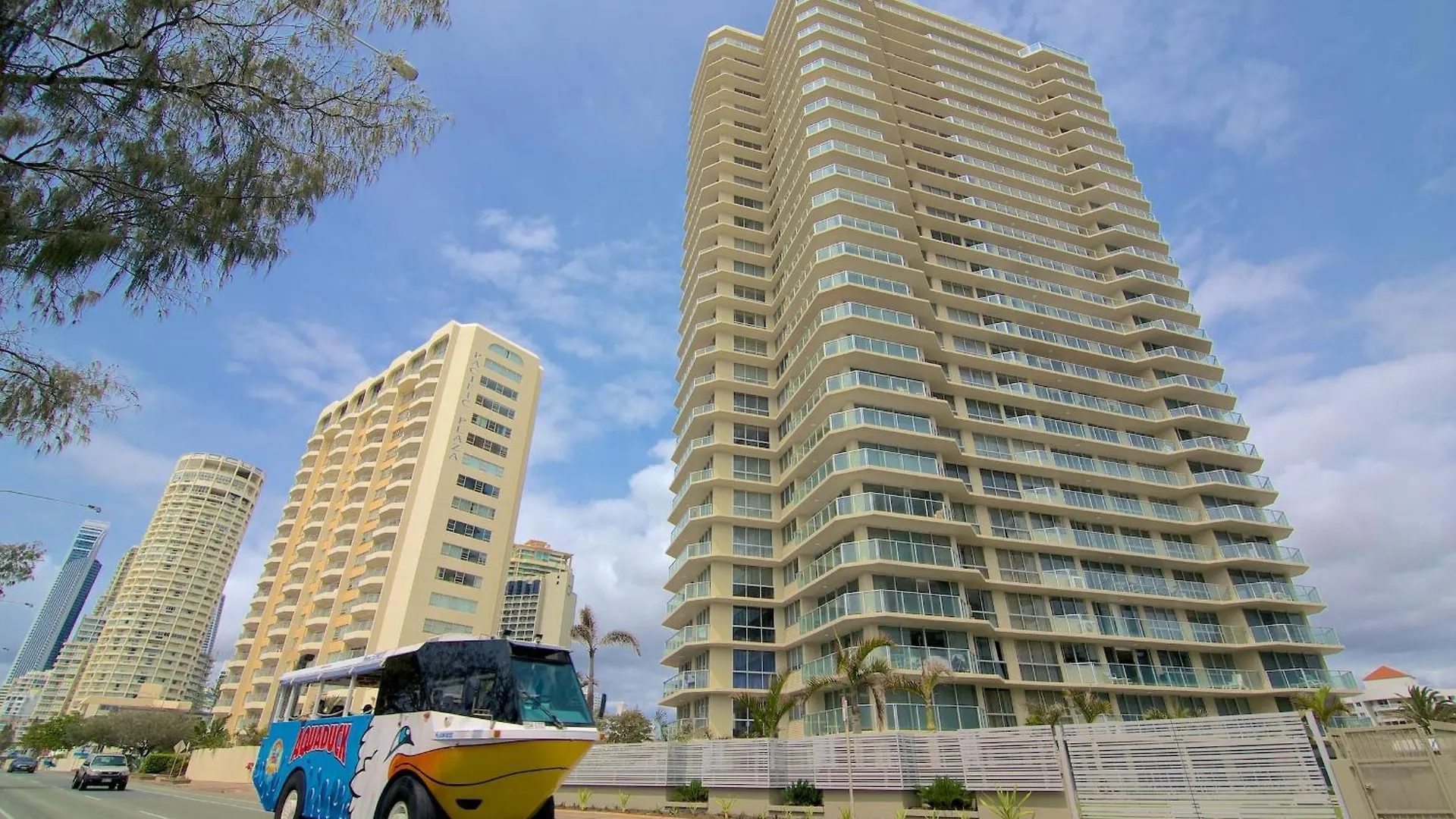 Aparthotel Hi Surf Beachfront 4*