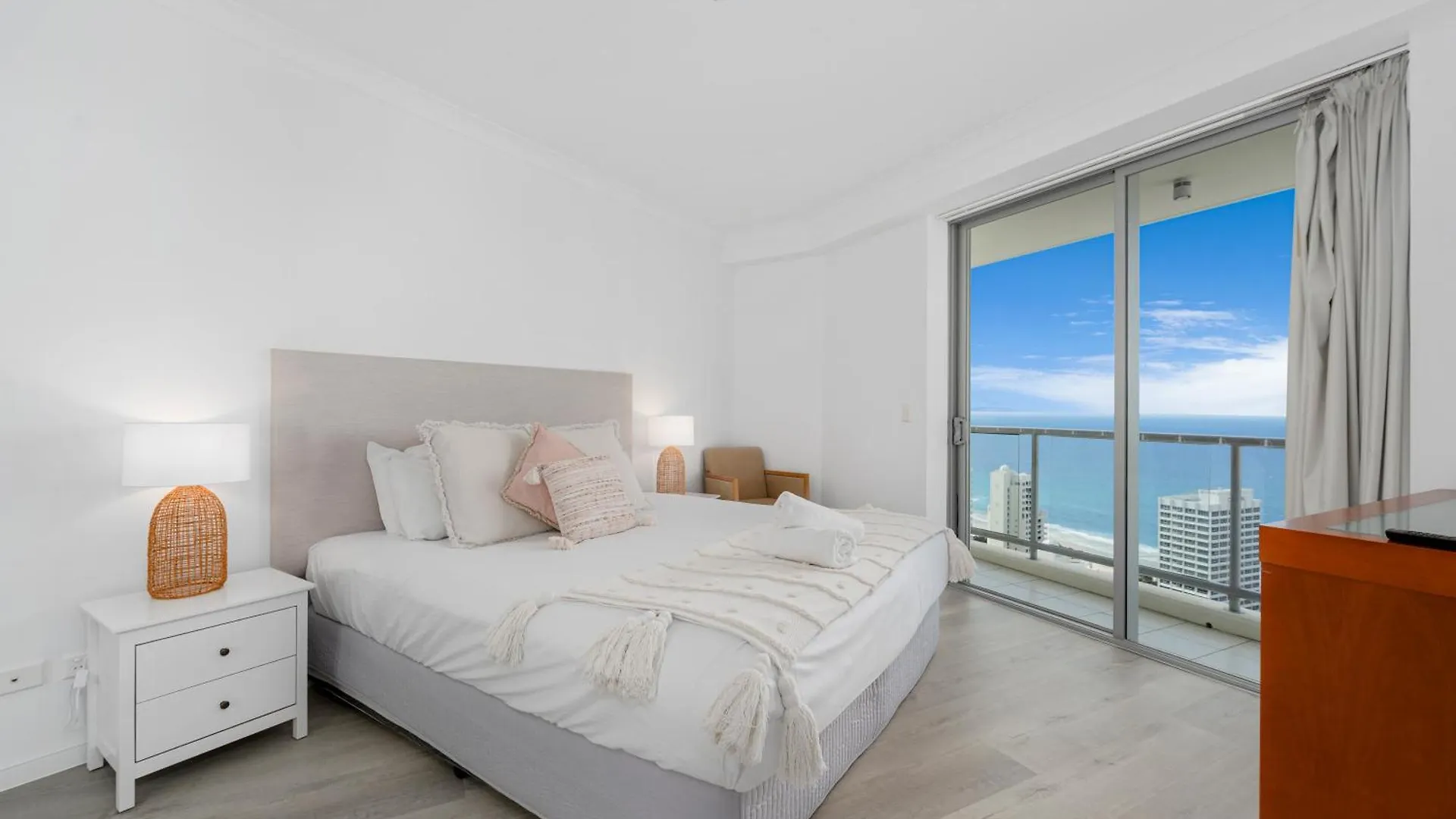 Spectacular Ocean View 3 Pools Gym And Sauna Gold Coast