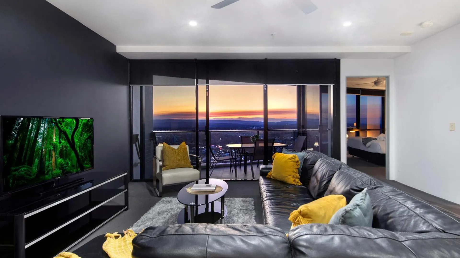 Self-contained At Circle On Cavill - Privately Managed - Wow * Gold Coast