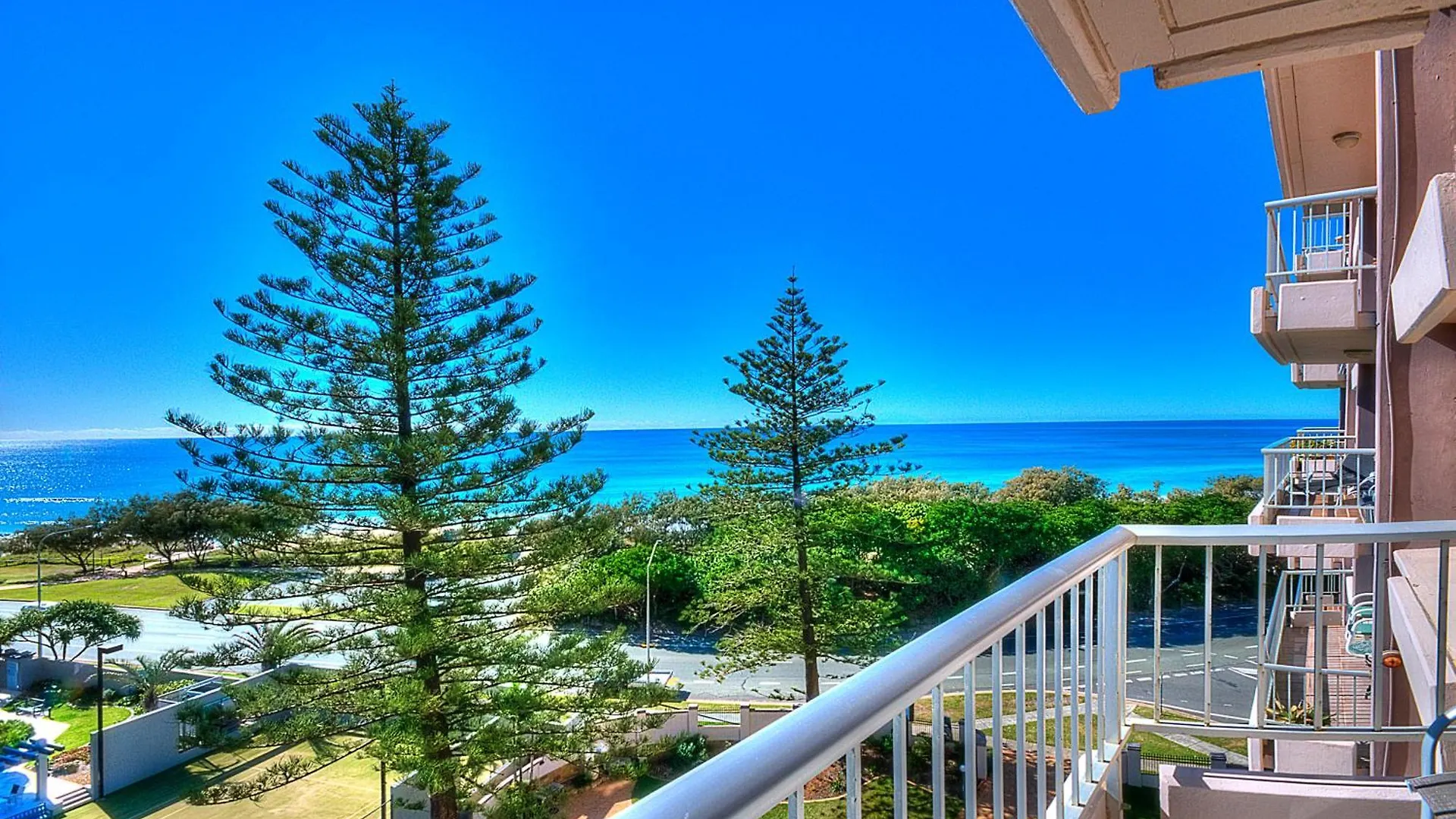 Narrowneck Court 4*