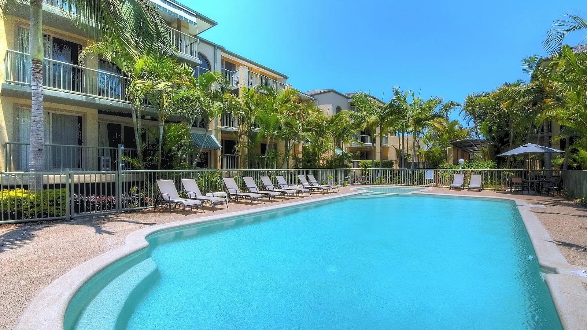 Bila Vista Kirra Beachside Aparthotel