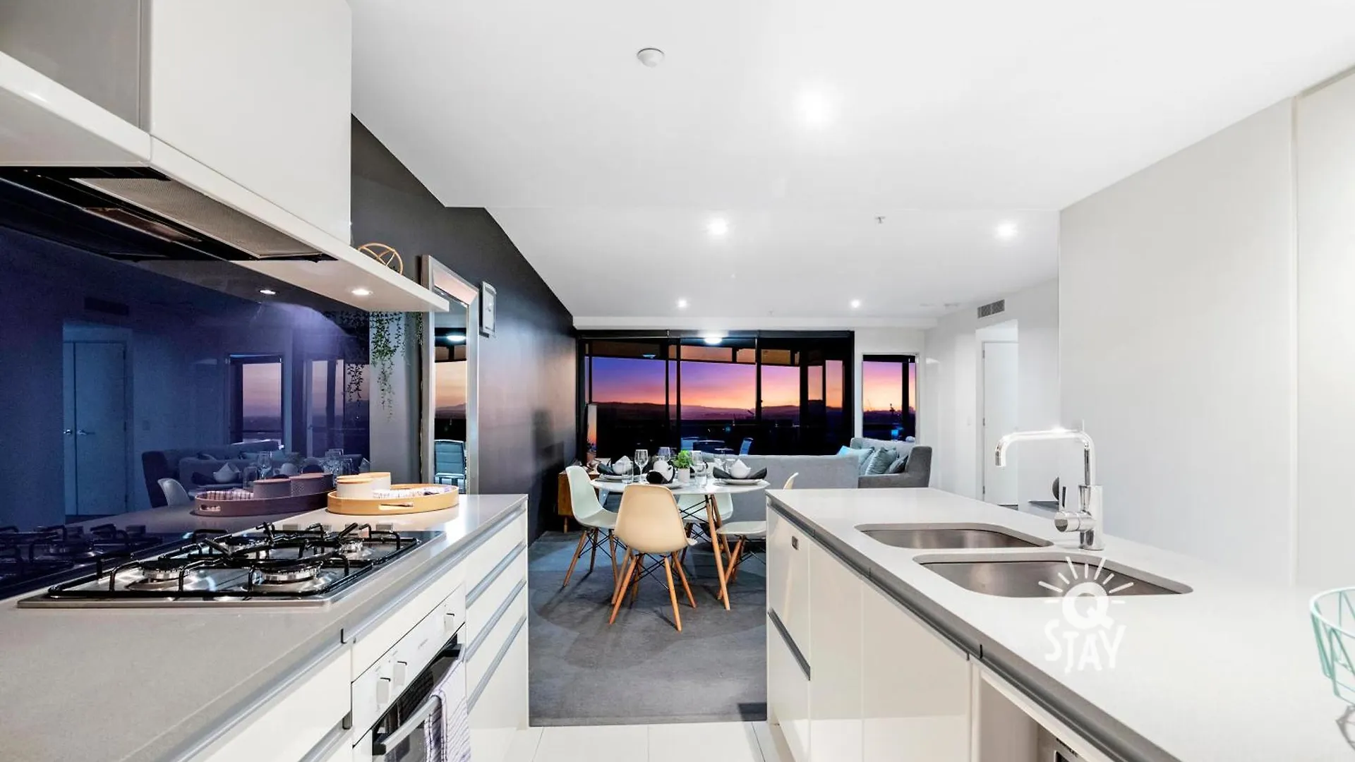 Circle On Cavill - 2 Bedroom Hinterland In The Heart Of Surfers Paradise Appartamento