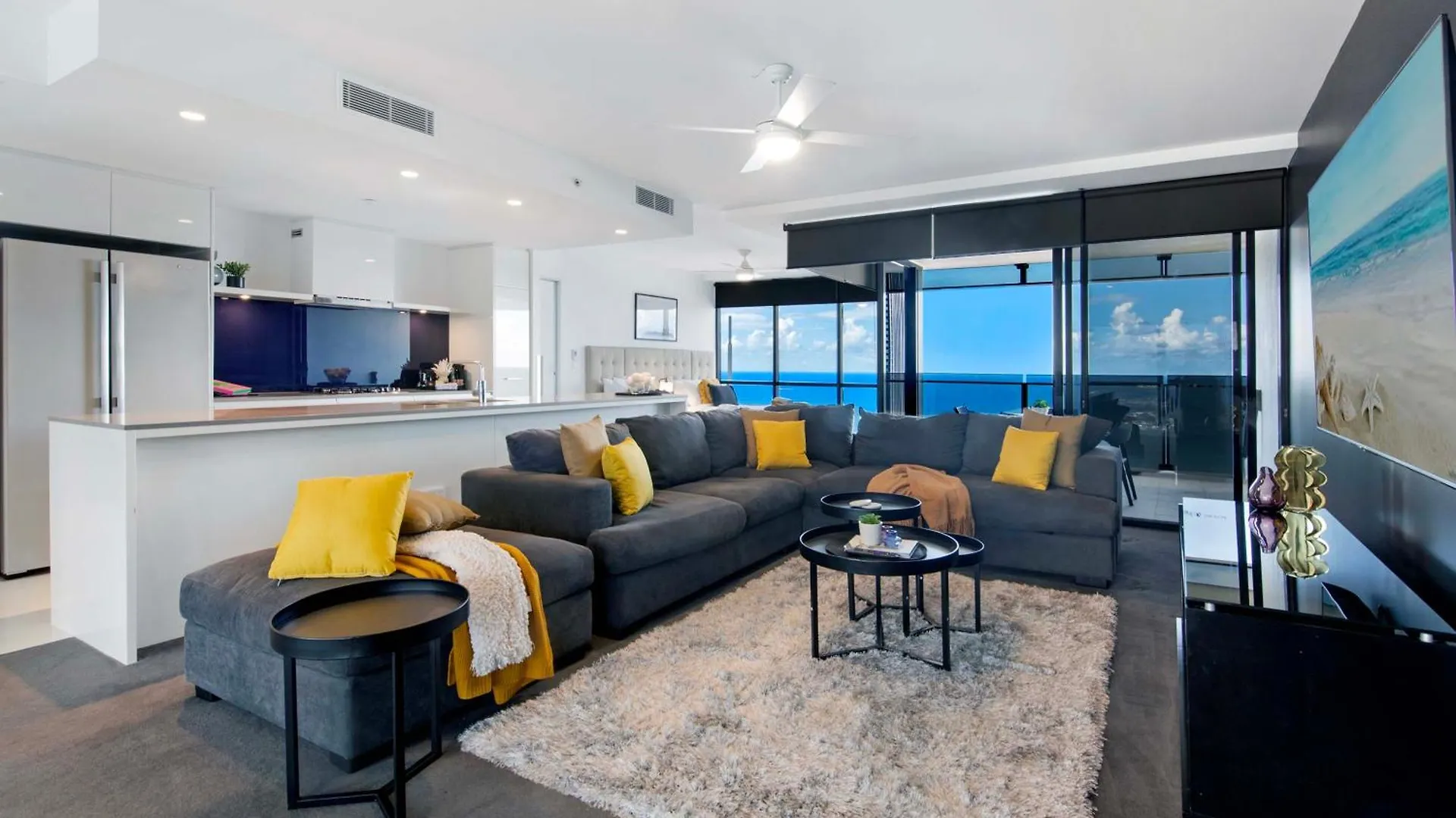 Circle On Cavill - Self Contained & Privately Managed - Wow Apartmán