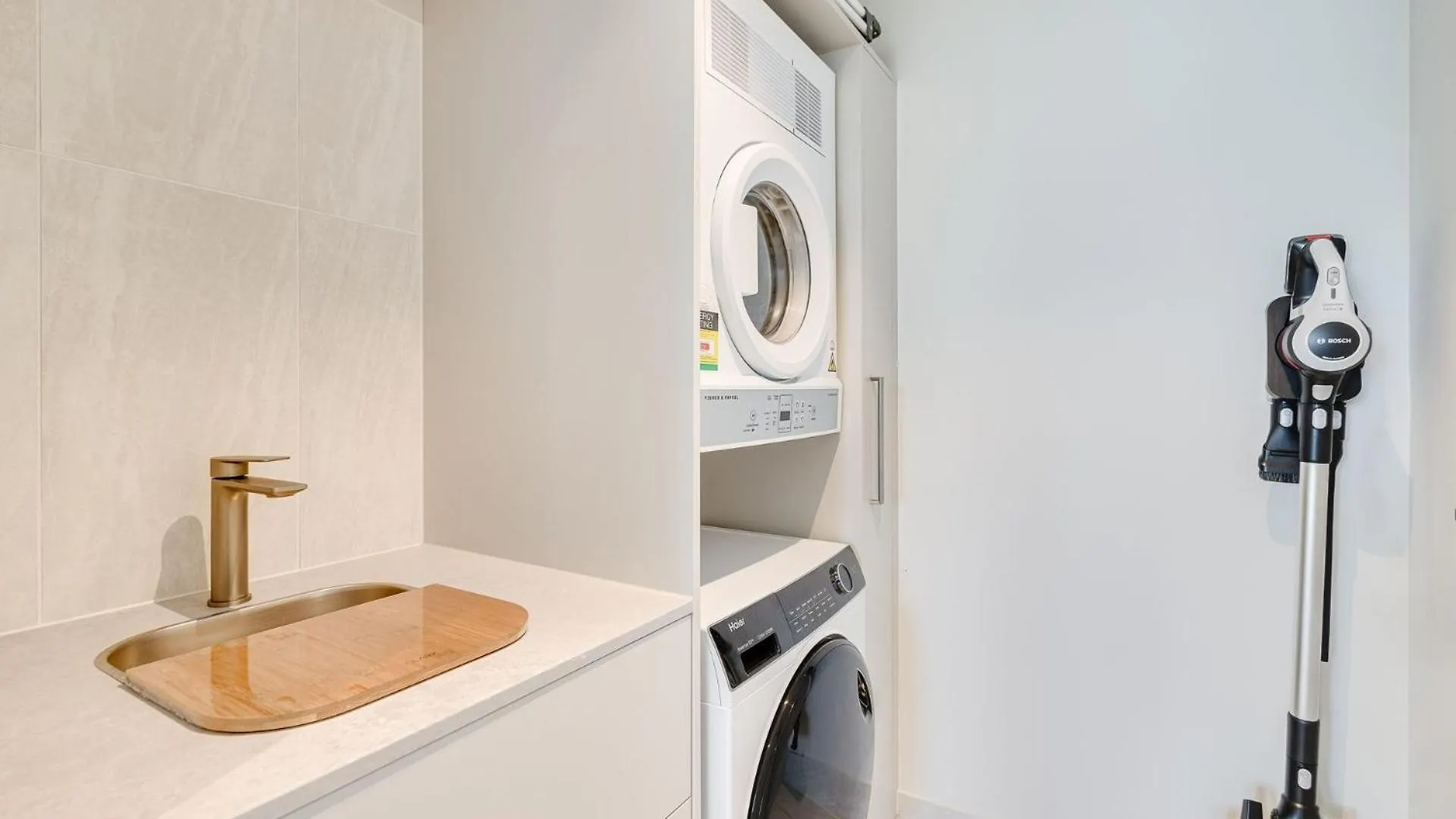 Miles At Kirra Unit 907 * Gold Coast