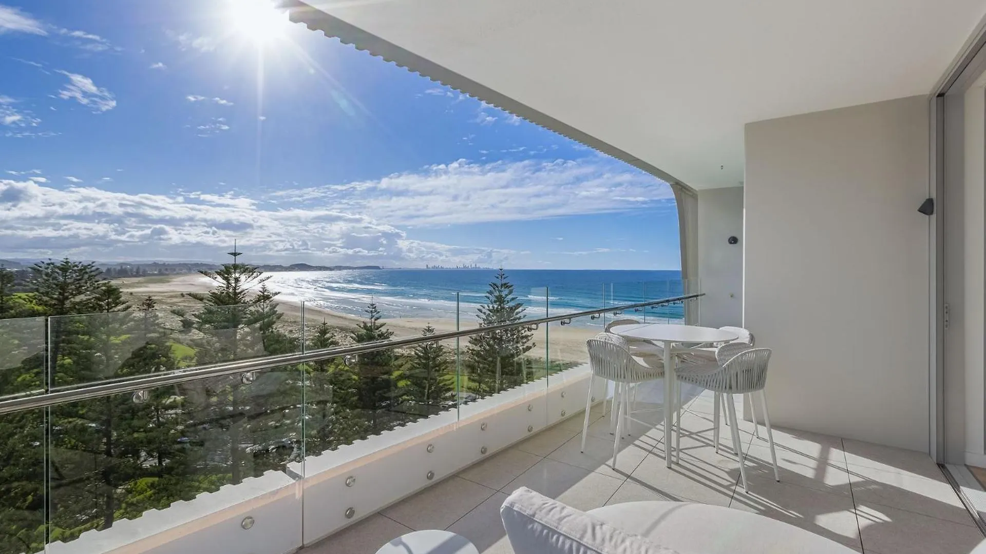 Miles At Kirra Unit 907 *