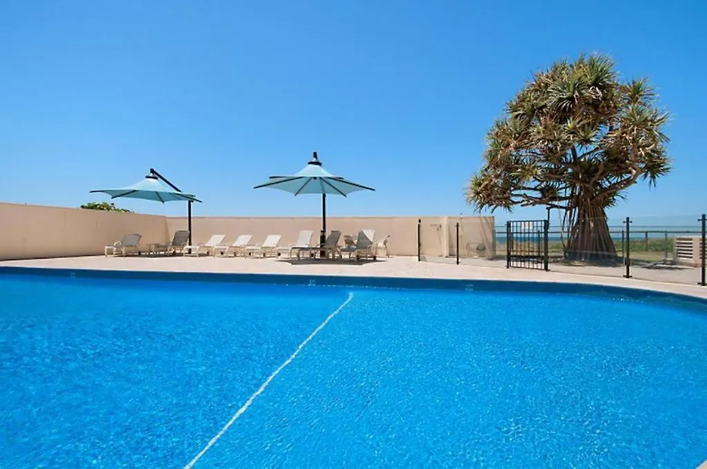 Absolute Beachfront Apartment *