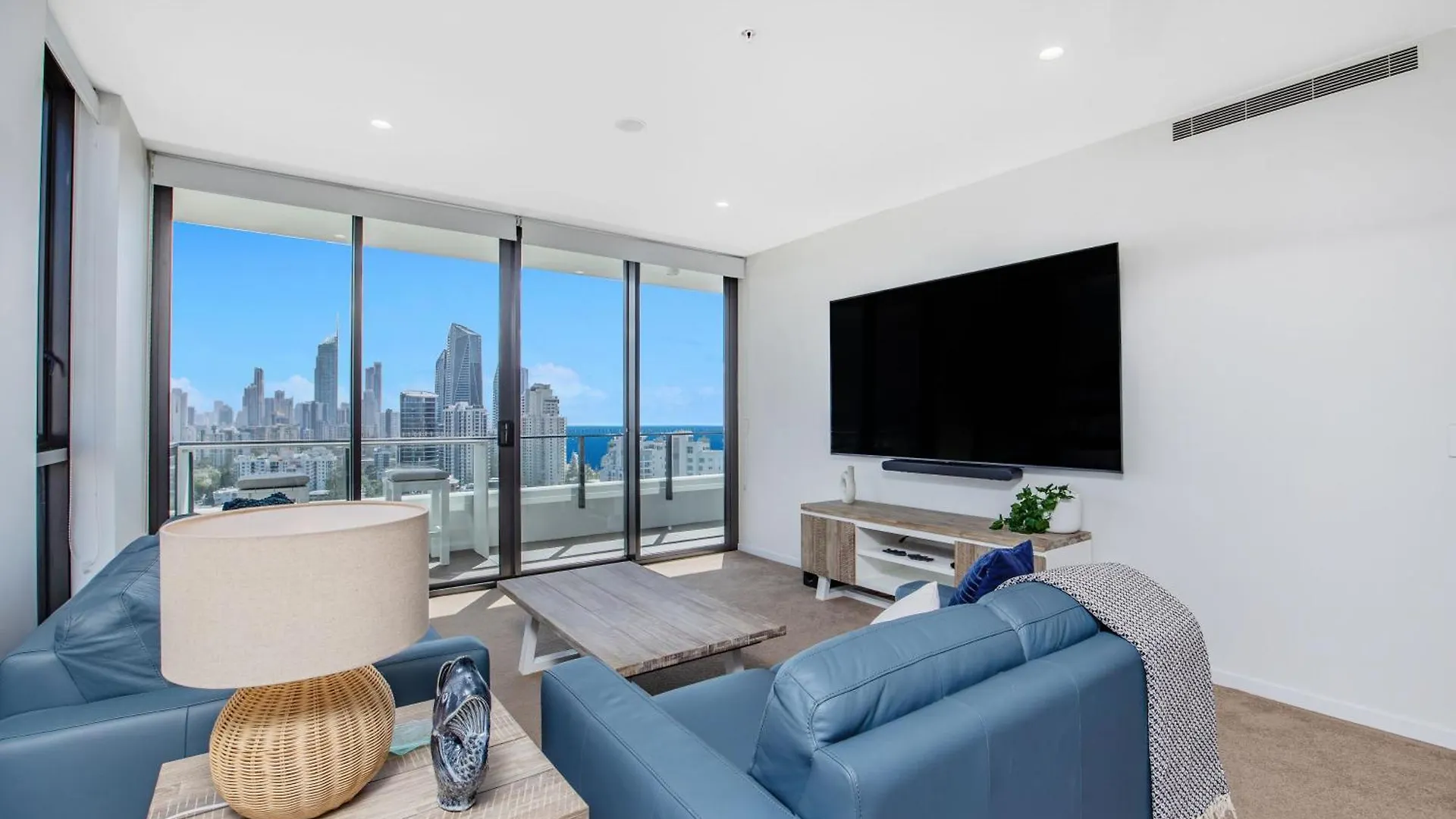 Opus Luxe 21st Flr Stunning Ocean Views Apartment