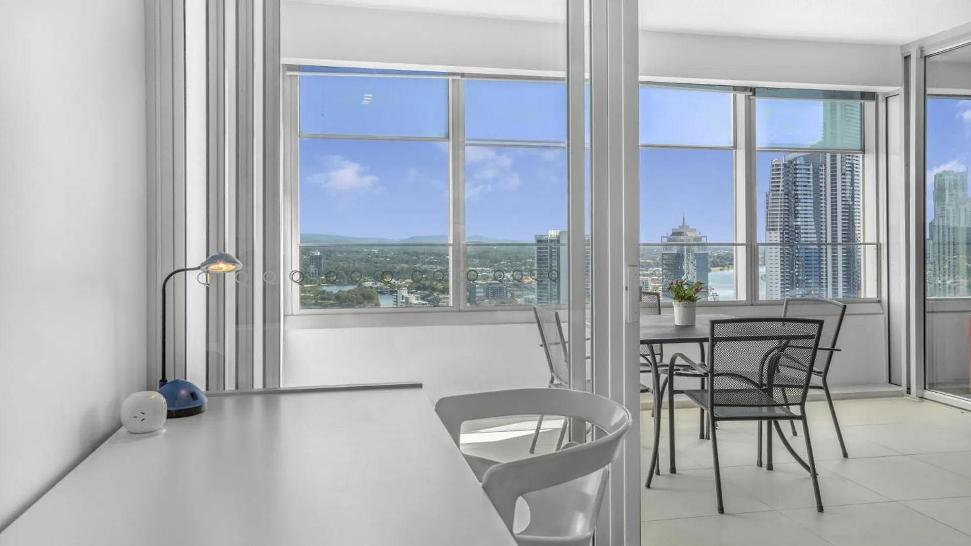 Apartment Sunny With Pool Games & Gym Gold Coast