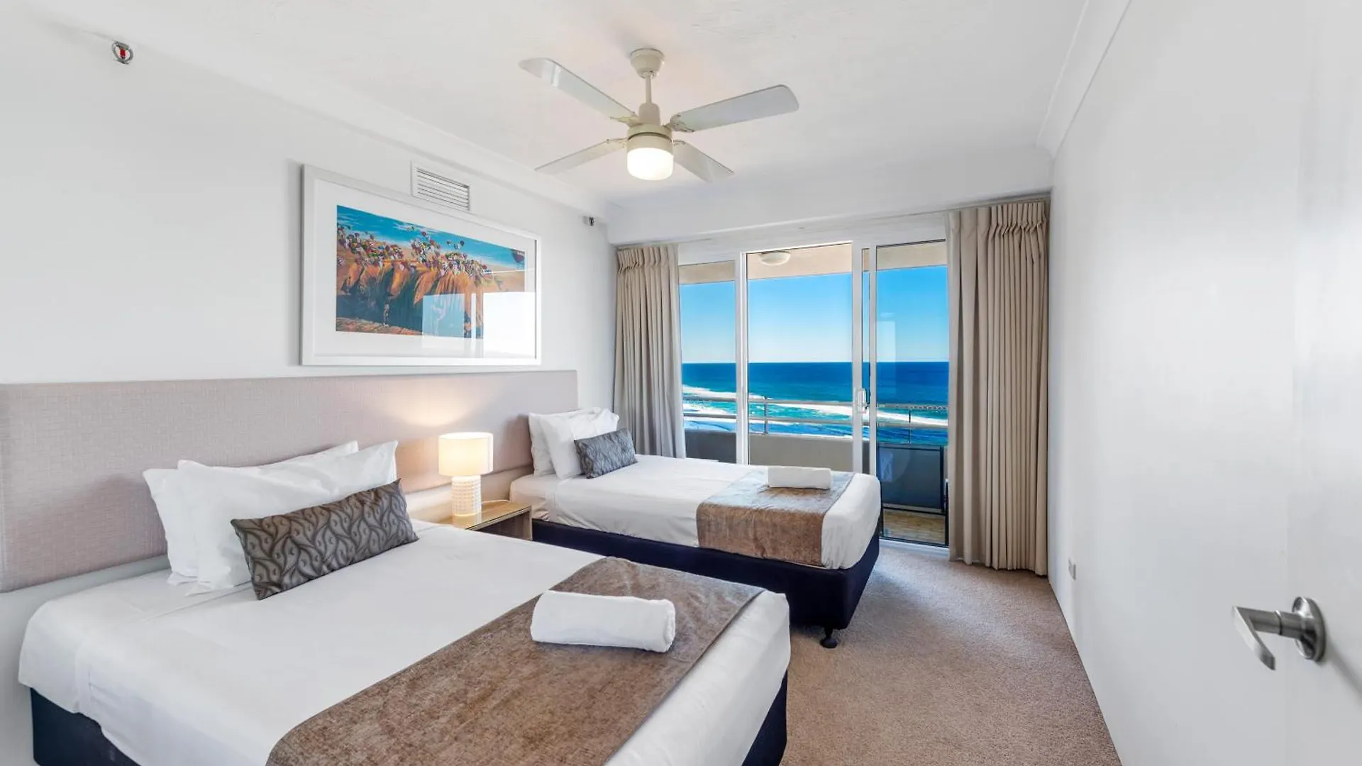 Zenith Ocean Front מלון דירות