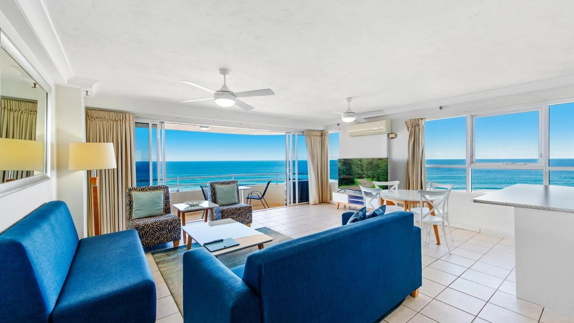 מלון דירות Zenith Ocean Front 3*