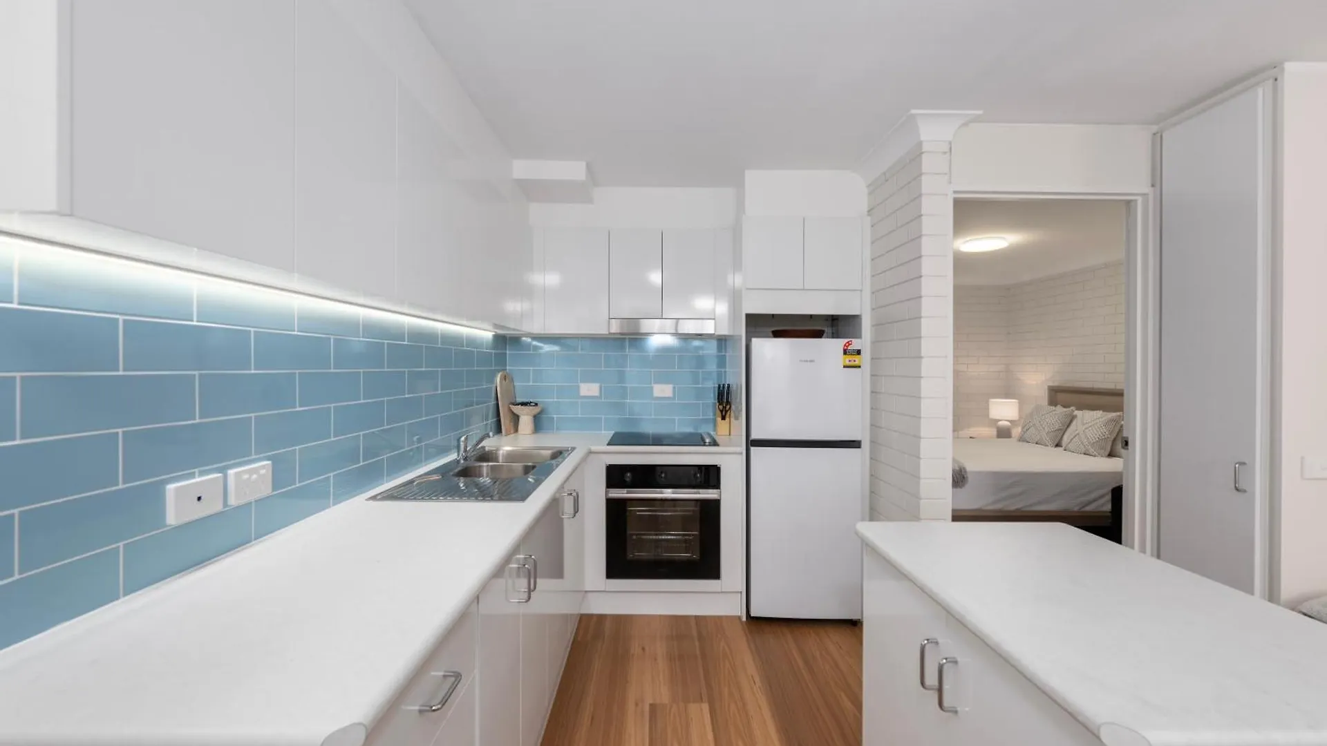 Surfers Paradise- Meters From The Beach! Apartment