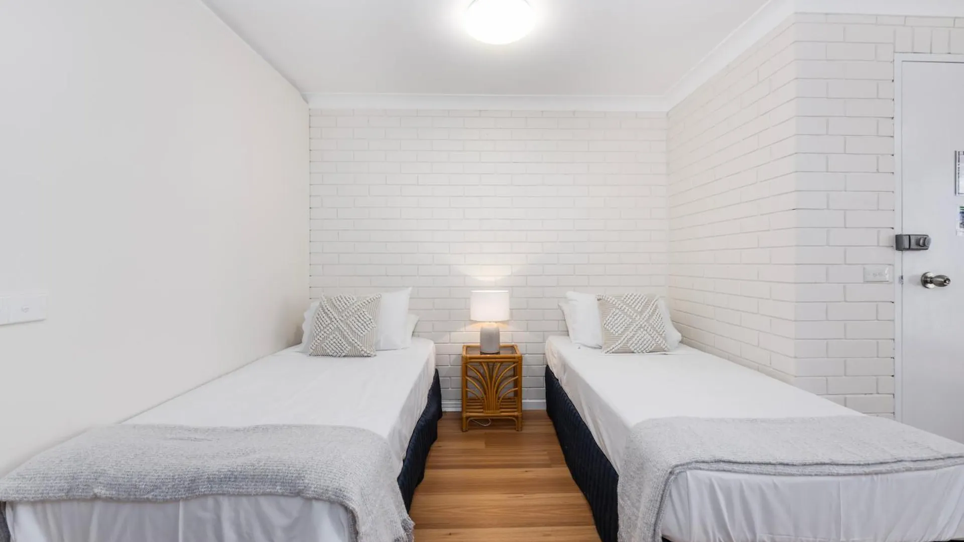 Apartment Surfers Paradise- Meters From The Beach! *